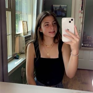 Meet your Posher, Laura